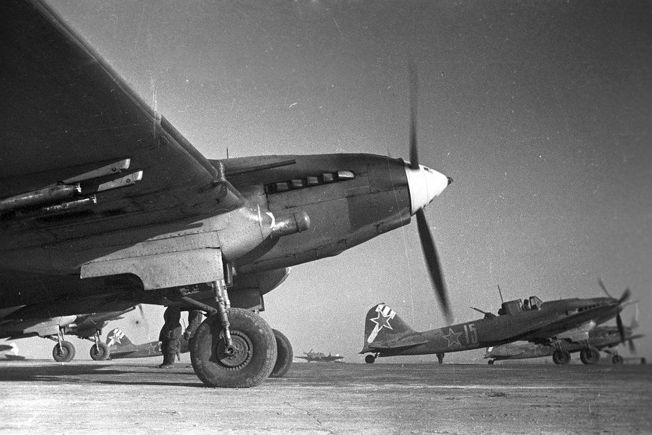 Советские штурмовики перед вылетом на боевое задание, январь 1943 года