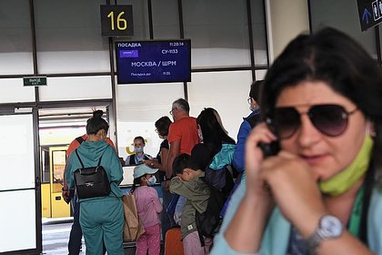 Аэропорт Сочи начал принимать задержанные из-за непогоды рейсы