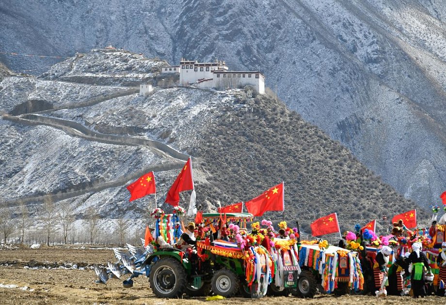 Весенняя пахотная церемония в Лхасе, Тибетский автономный район Китая, 16 марта 2023 года 