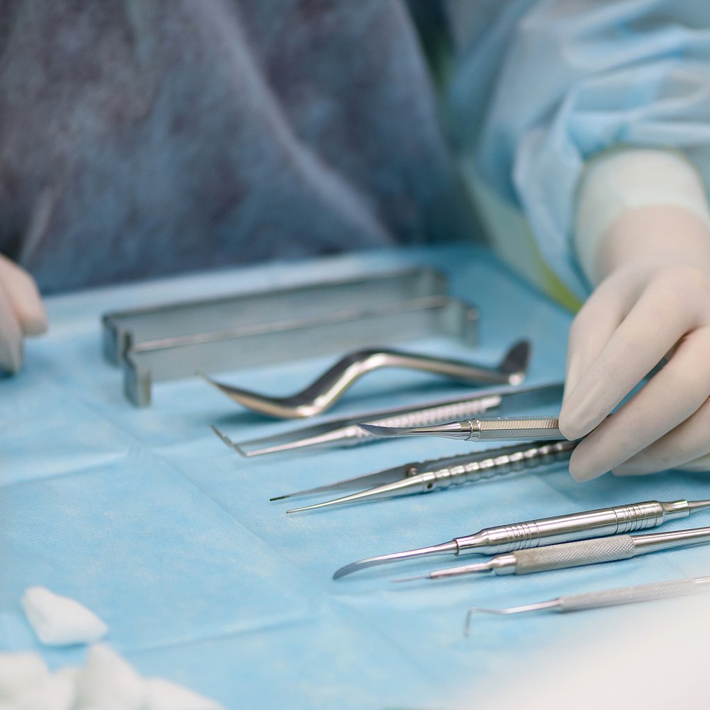Обработка инструментального столика врача стоматолога
