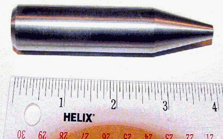 Бронебойный сердечник 30-мм снаряда (пушки GAU-8 диаметром около 20 мм из обеднённого урана