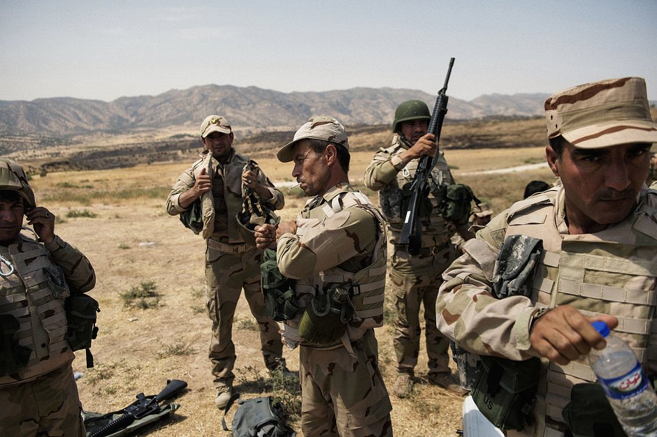 Курдские солдаты на учениях в Ираке, 2016 год