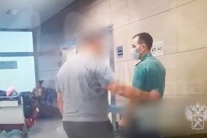 Прилетевший из Дубая россиянин напал на сотрудника таможни из-за досмотра багажа