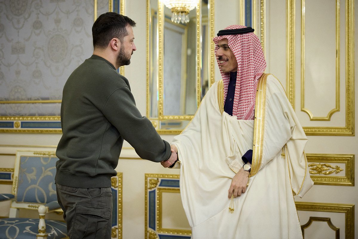 Саудовская аравия семья. Мухаммед Бин Салман. Глава МИД Саудовской Аравии Фейсал Бен Фархан Аль Сауд. Принц Саудовской Аравии 2023. Принц Бен Салман.
