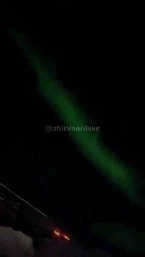 Северное сияние в небе над Норильском попало на видео