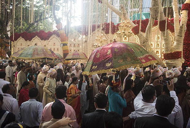 На свадьбу Иши Амбани и Ананда Пирамала приехало несколько сотен гостей со всего мира