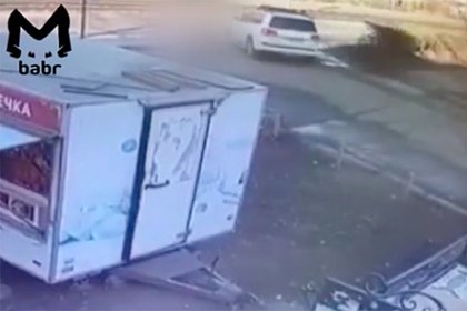 Россиянин на внедорожнике сбил четвероклассницу на самокате и попал на видео