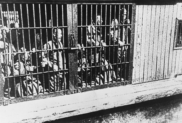 Советские заключенные на этапе