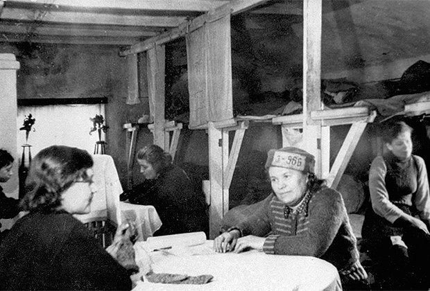 Женский барак советского исправительно-трудового лагеря