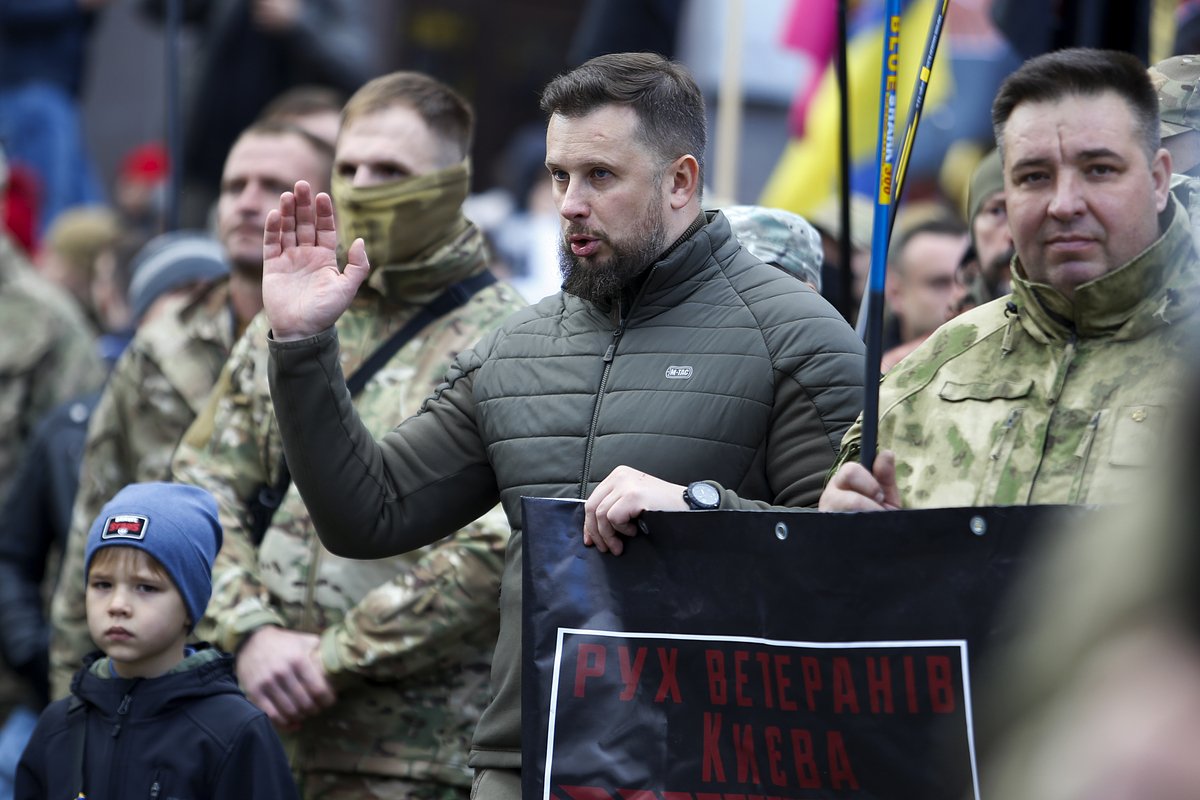 Основатель «Азова» Андрей Билецкий (в центре) во время марша по случаю Дня защитников и защитниц Украины, 14 октября 2021 года