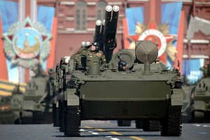 Противотанковый ракетный комплекс "Хризантема - С" на военном параде на Красной площади