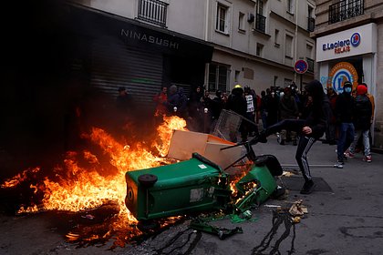 Во Франции снова начались протесты