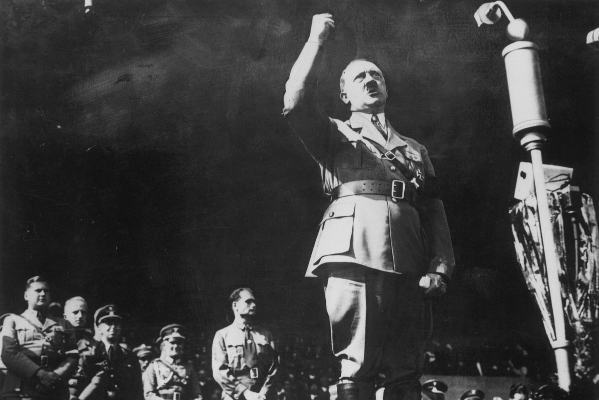Адольф Гитлер 