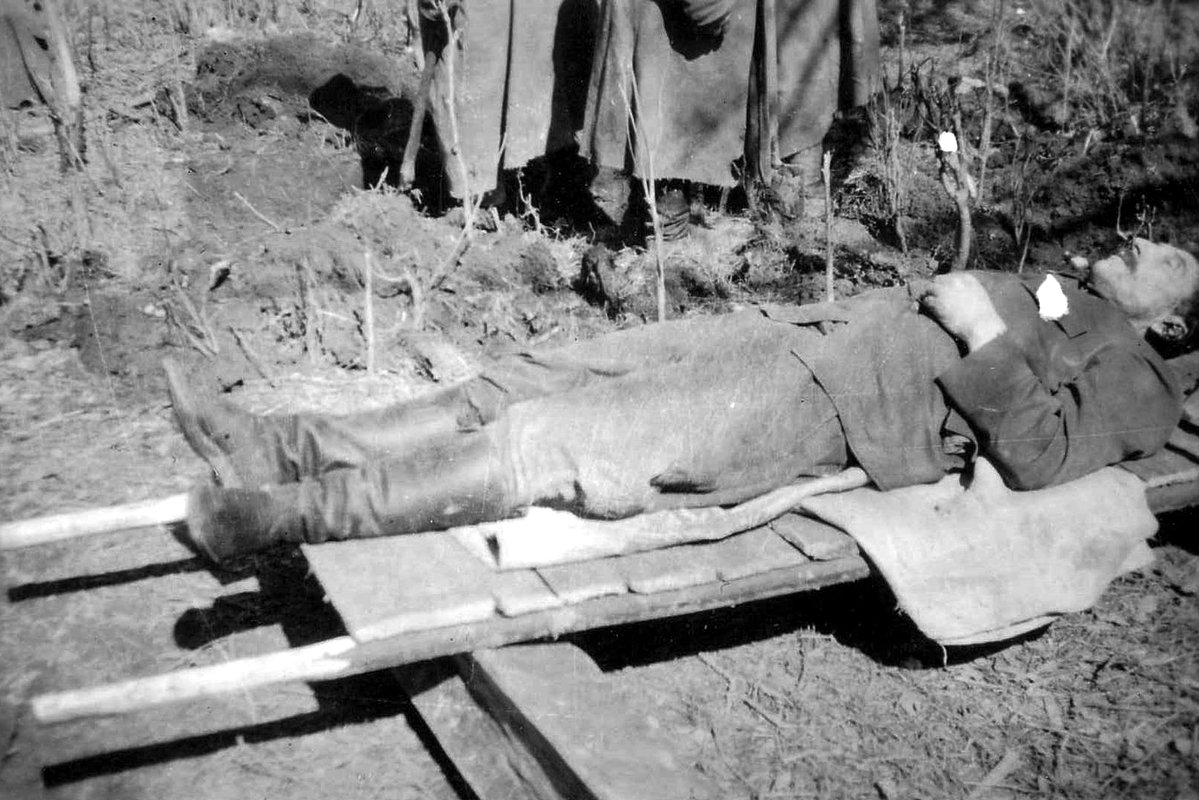 Тело генерала Михаила Ефремова, 19 апреля 1942 года