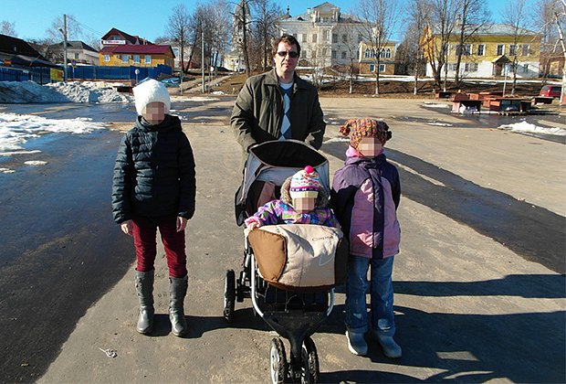 Александр Цветков с детьми
