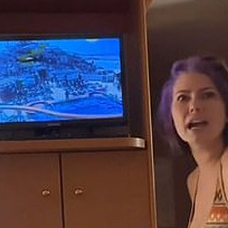 Девушка показывает грудь на улице порно - порно видео смотреть онлайн на albatrostag.ru