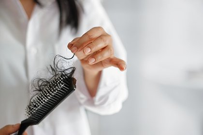 Трихолог назвала россиянам бесполезный метод борьбы с выпадением волос