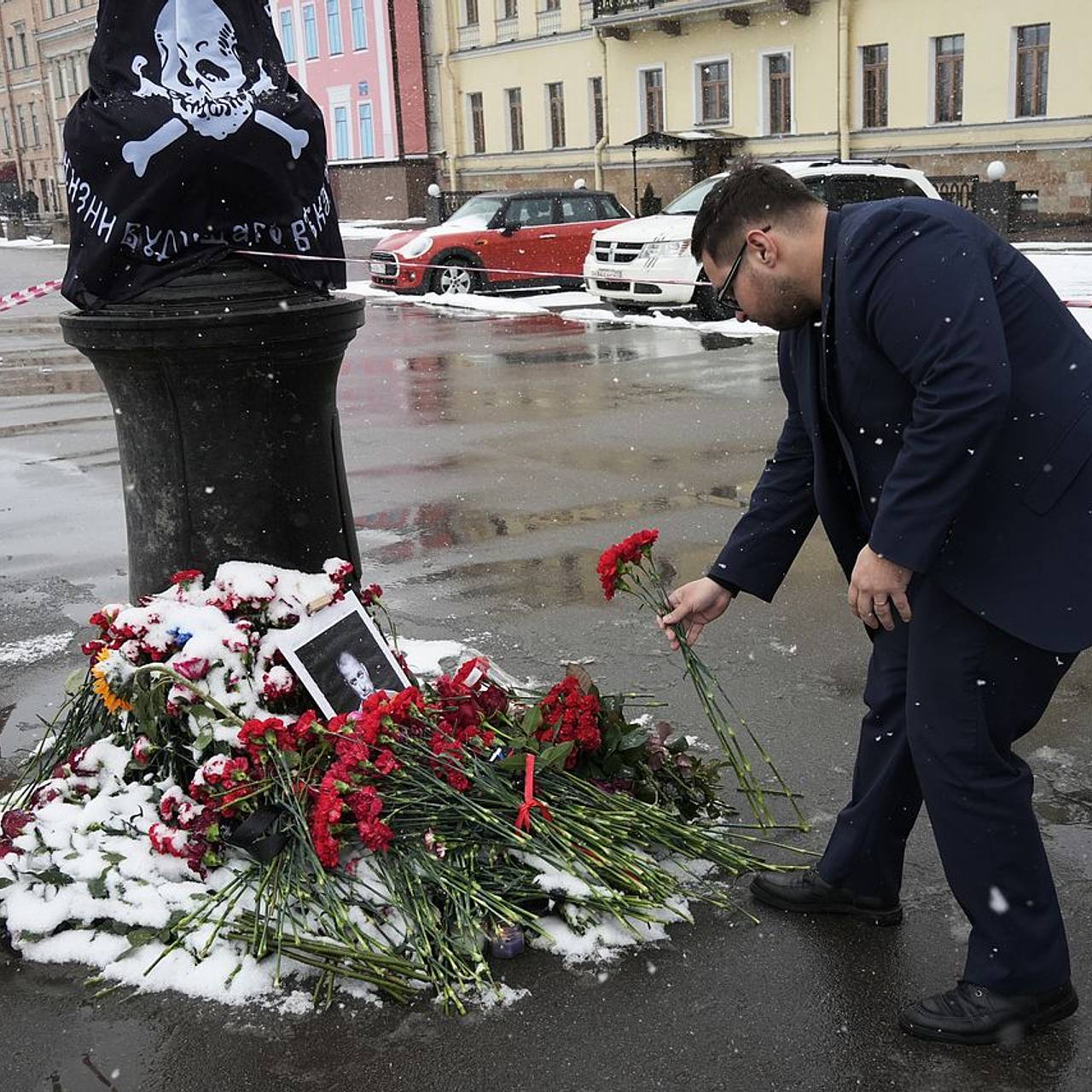 Здесь мое место, и это правильно» Тюрьма, ополчение, Донбасс. Чем  запомнился погибший военкор Владлен Татарский?: Украина: Бывший СССР:  Lenta.ru