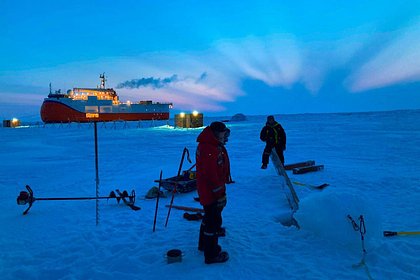 Полгода дрейфующие на льдине российские полярники подобрались к Северному полюсу