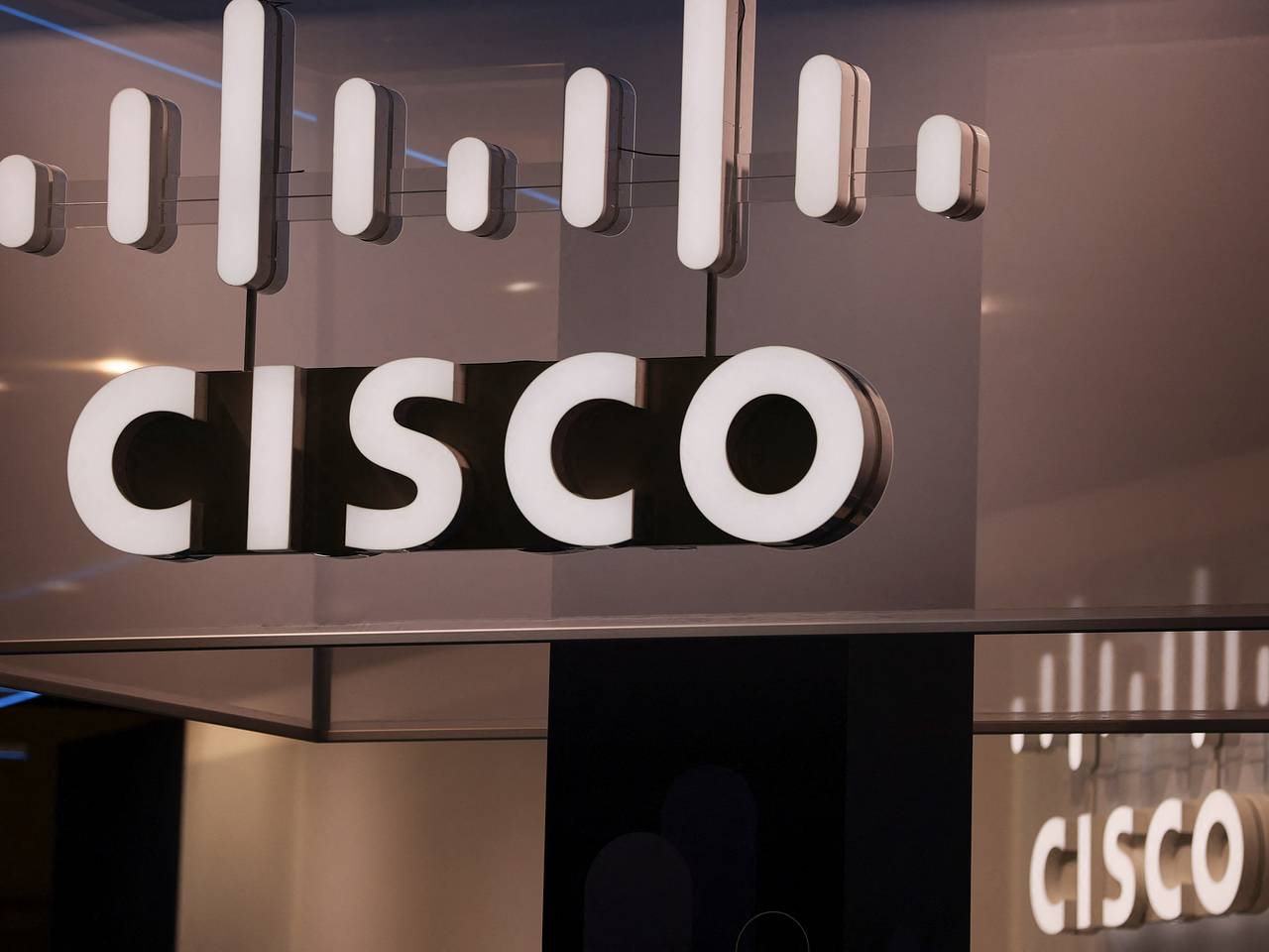 Cisco уничтожила запчасти для оборудования в России на 1,9 миллиарда  рублей: Бизнес: Экономика: Lenta.ru