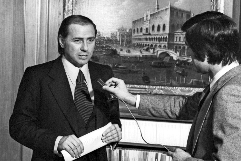 Сильвио Берлускони и журналист Джанни Риотта в Милане, 1977 год
