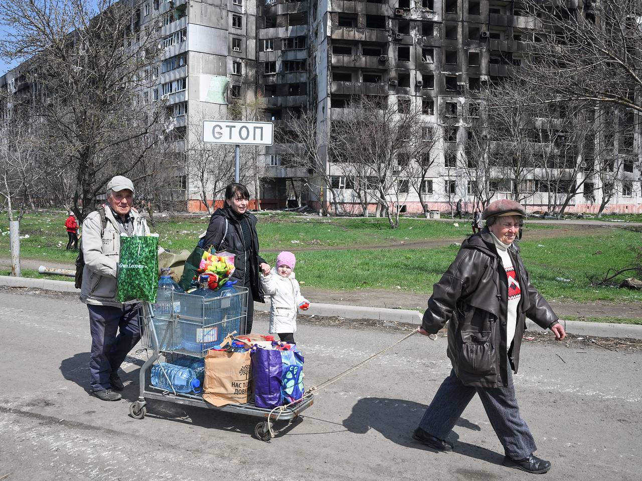 «Многие просто голодали» Тысячи простых россиян решили помочь детям  Донбасса. Что они увидели на месте боевых действий?: Регионы: Россия:  Lenta.ru