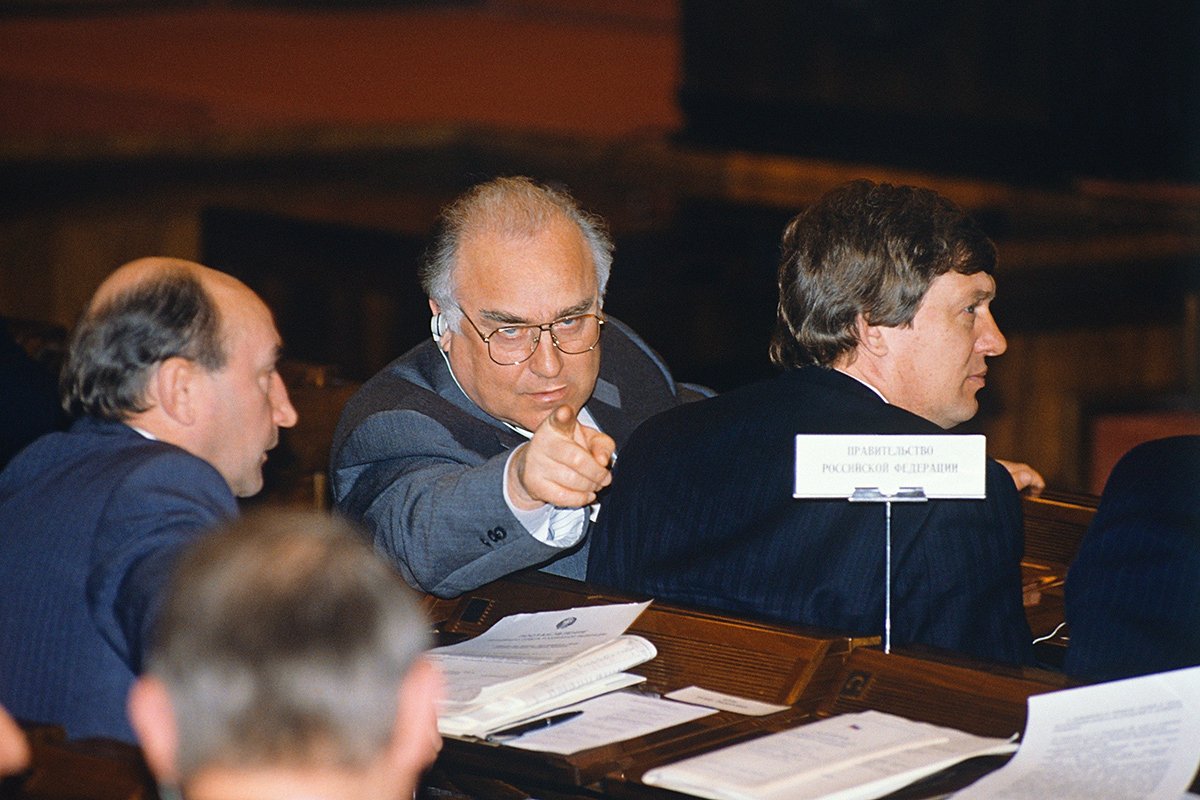 Председатель Совета министров РФ Виктор Черномырдин на IX Внеочередном съезде народных депутатов РФ в 1993 году