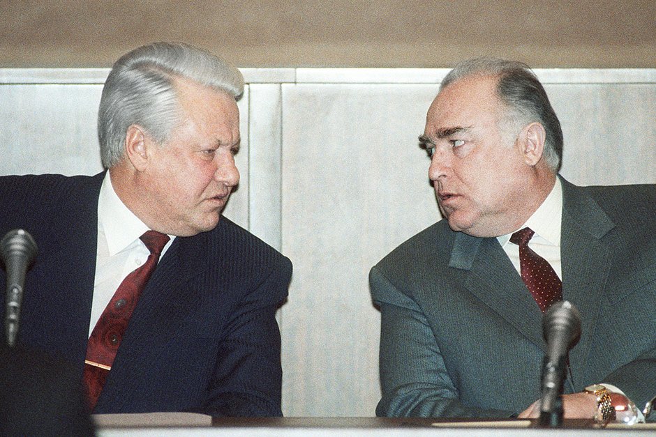 Борис Ельцин (слева) и Виктор Черномырдин