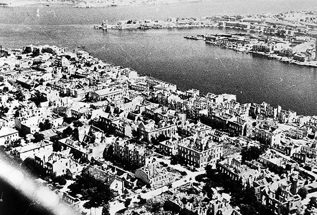 Разрушенный Севастополь, май 1944 года