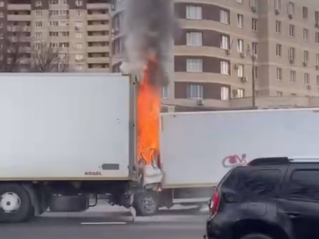 Под Москвой водитель грузовика врезался в фуру и заживо сгорел:  Происшествия: Россия: Lenta.ru