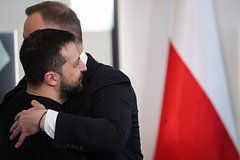 Стало известно об обещании Зеленского отдать часть Украины Польше