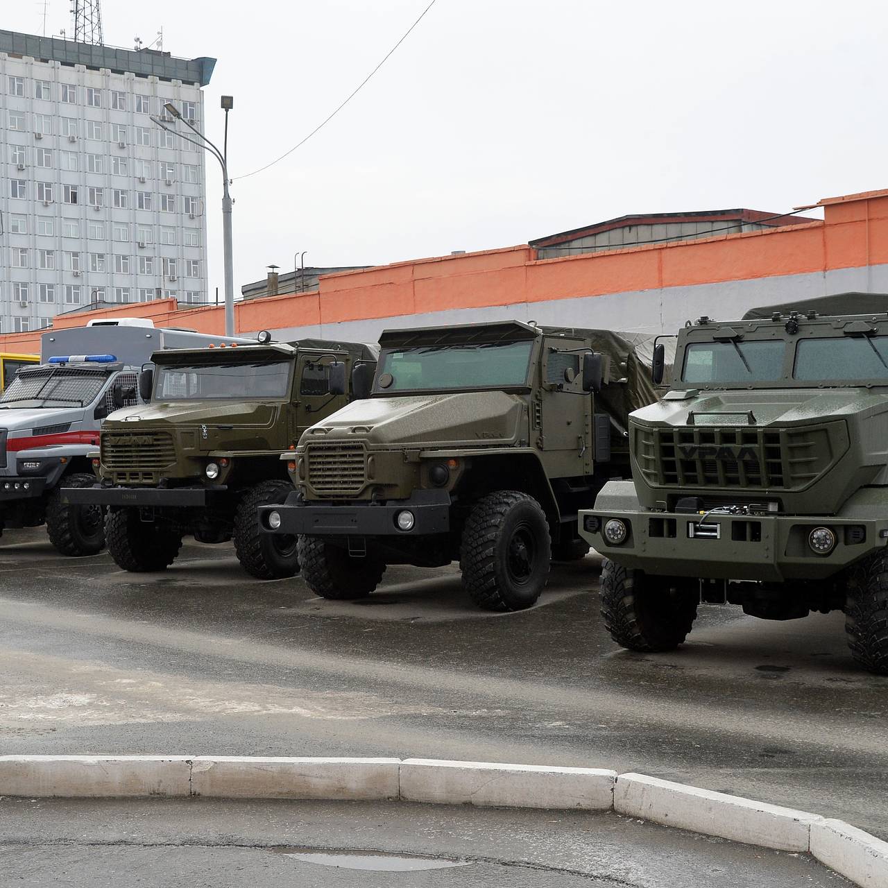 Российские бронированные «Уралы» получили дополнительную защиту: Оружие:  Наука и техника: Lenta.ru