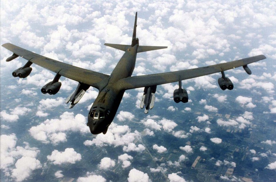 Межконтинентальный стратегический бомбардировщик Боинг Б-52 «Стратофортресс», стоящий на вооружении Военно-воздушных сил США с 1955 года