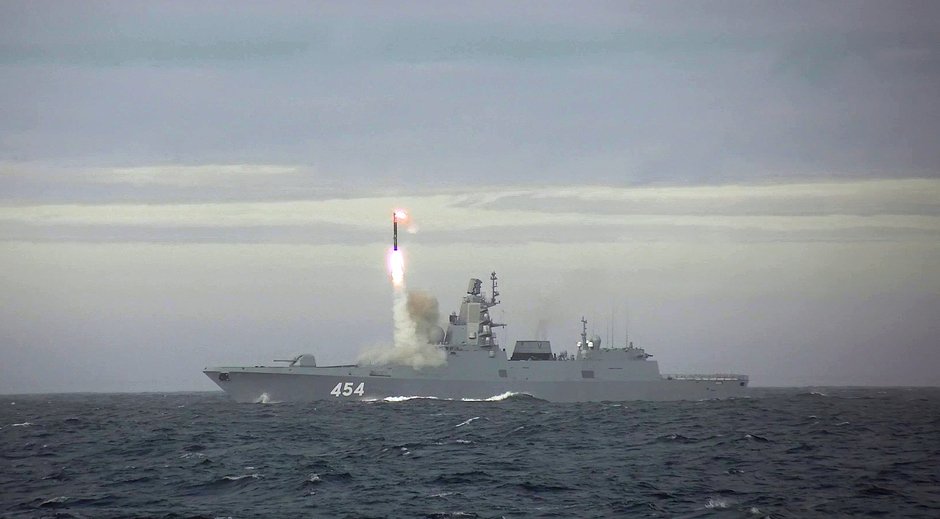 Запуск гиперзвуковой крылатой ракеты «Циркон» по морской мишенной позиции
