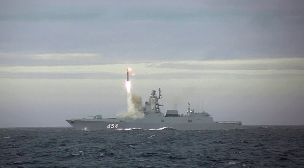 Запуск гиперзвуковой крылатой ракеты «Циркон» по морской мишенной позиции. Фото: Пресс-служба Минобороны РФ / РИА Новости