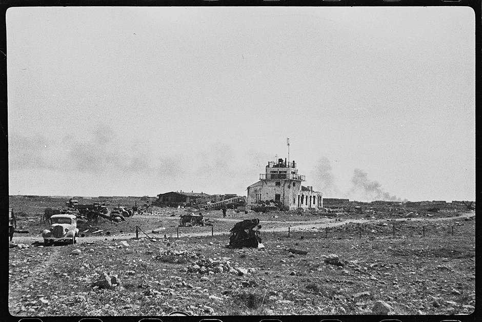 Маяк на Херсонесском аэродроме. Севастополь. 13 мая 1944 года