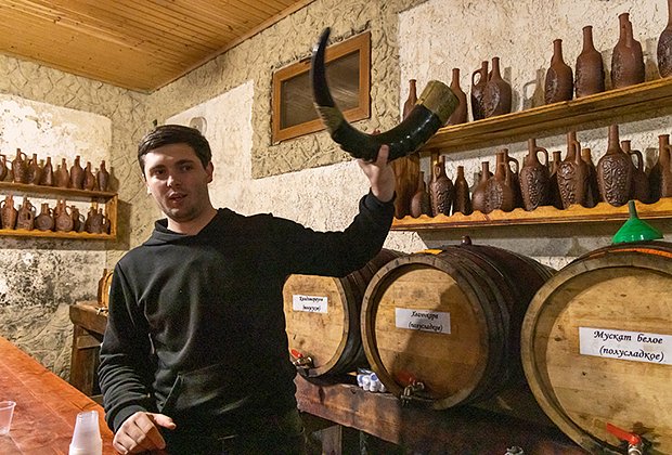 Рог, из которого в Абхазии традиционно пьют вино
