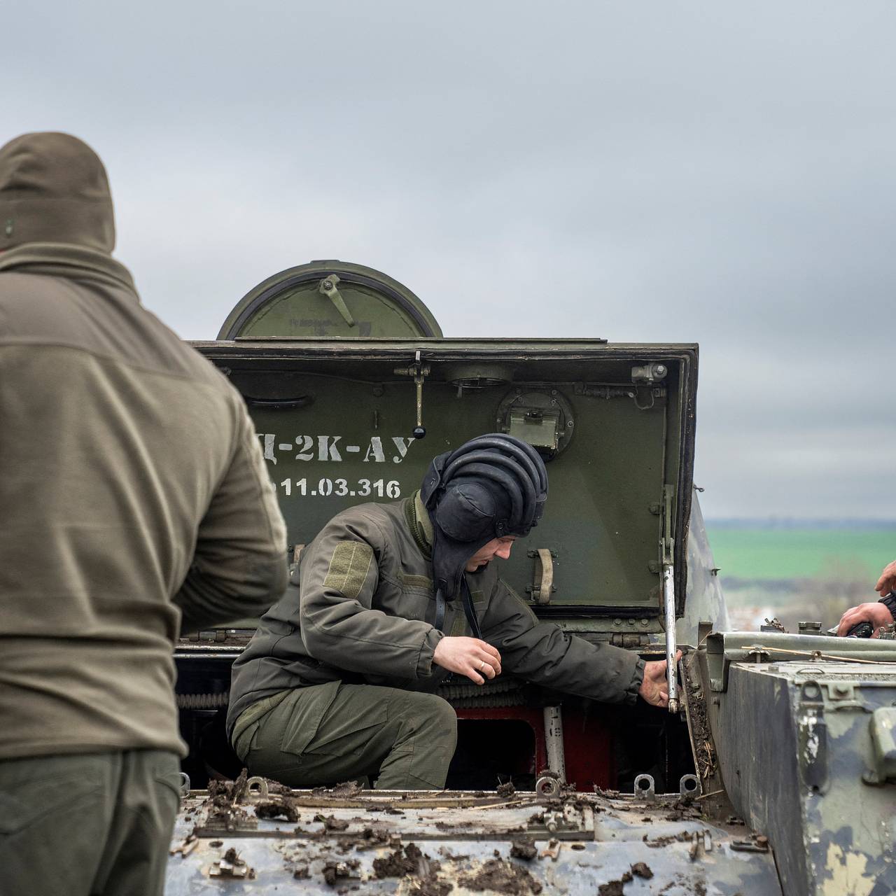 Украину обвинили в перевозке оружия в машинах с эмблемой Красного Креста:  Украина: Бывший СССР: Lenta.ru