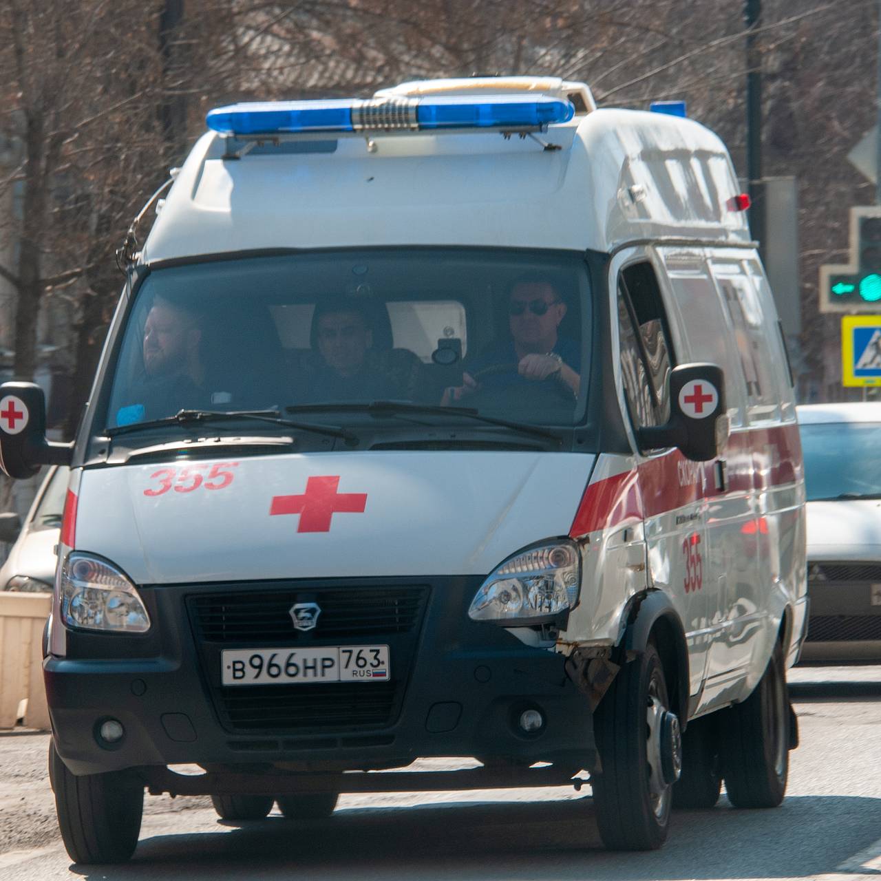 Возбудил свою новую знакомую нежными ласками ног и просто трахнул её прямо на природе