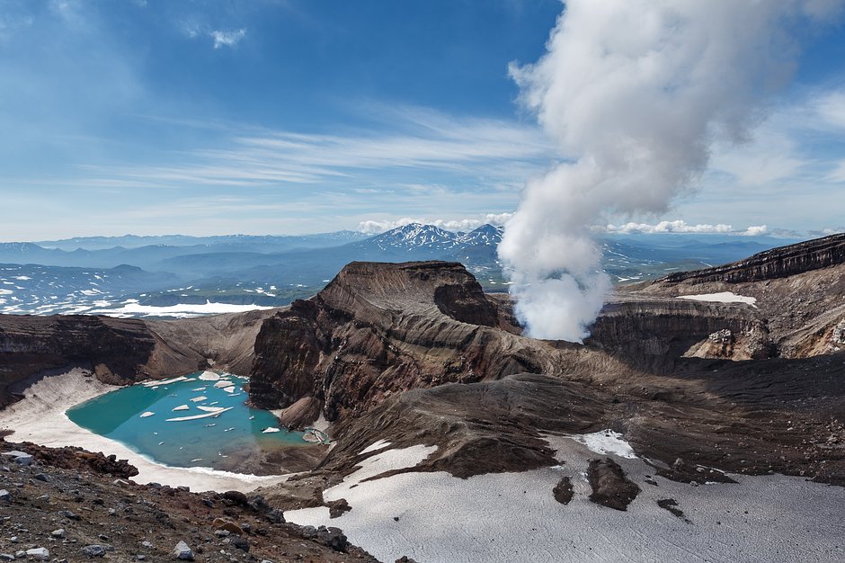 Вулкан Горелый, фумарольная активность вулкана — парогазовые выбросы