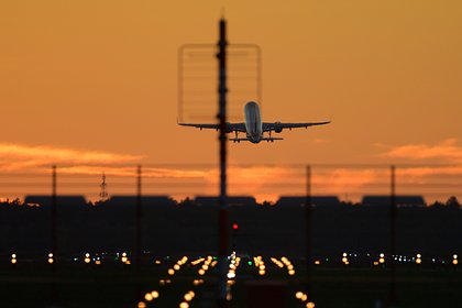 Летевший в Челябинск иностранец прилюдно справил нужду в самолете