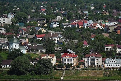 Названы города-миллионники России с домами дешевле квартир