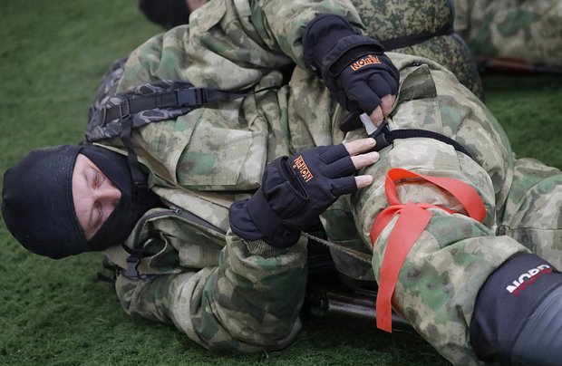 Доброволец на тренировке народного ополчения в Белгородской области. Фото: Таисия Лисковец / РИА Новости