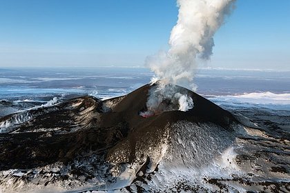 Купол вулкана на Камчатке разрушился из-за извержения