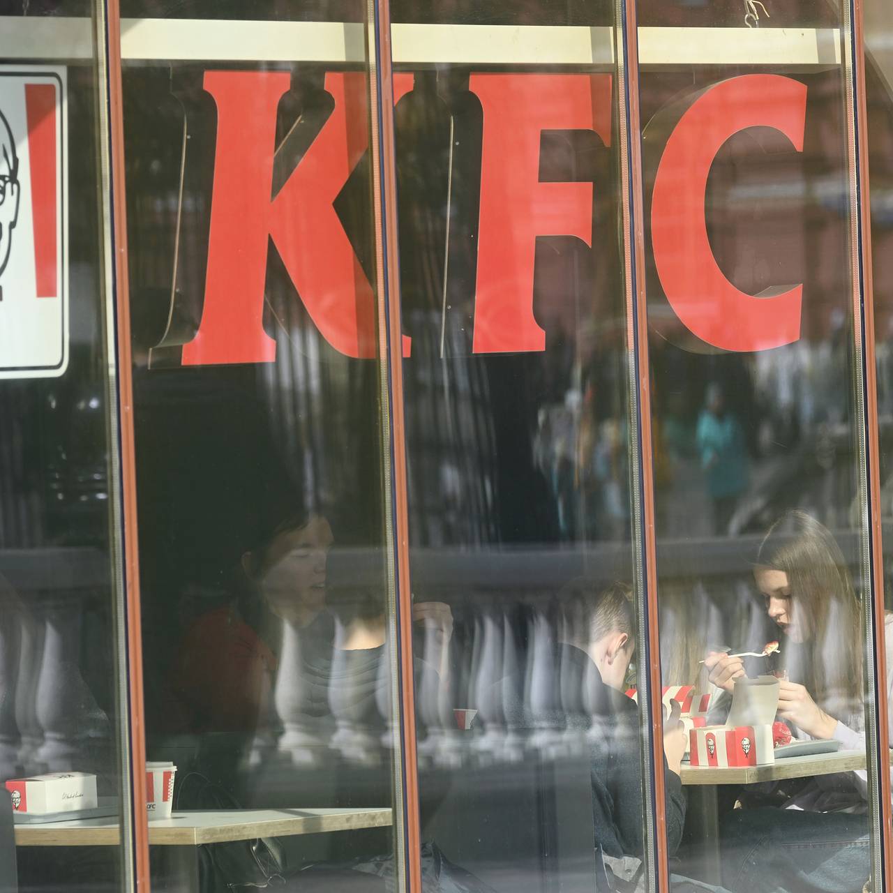 Компания-владелец KFC ушла с российского рынка: Бизнес: Экономика: Lenta.ru