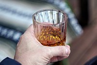 101-летний любитель скачек рассказал об алкогольном секрете долголетия 
