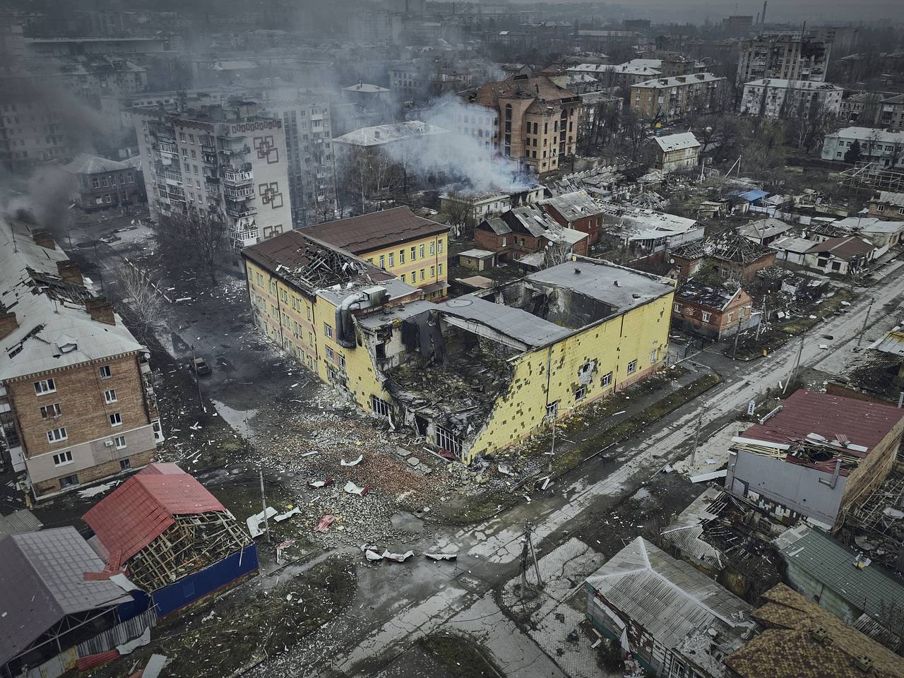 ВСУ взорвали четыре многоэтажки при отступлении из Артемовска: Украина:  Бывший СССР: Lenta.ru