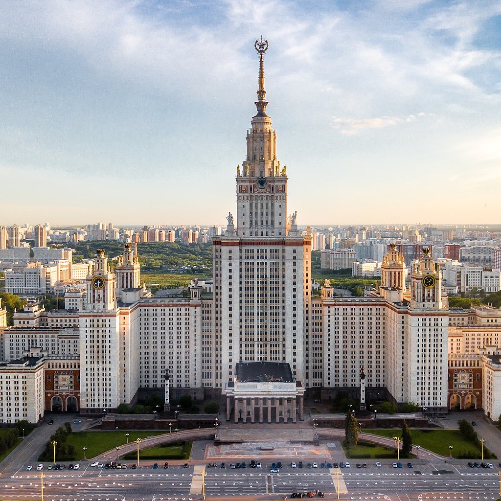 Московский университет 2010. Сталинские высотки МГУ. МГУ С Ломоносовского проспекта. Здание МГУ. Главное здание МГУ.