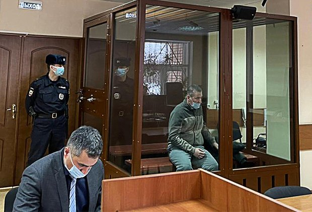 Александр Кравченко (справа) в зале Пресненского суда Москвы