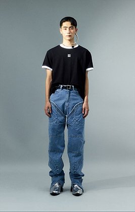 Если джинсы, то на пару размеров больше: так корейские дизайнеры привлекают внимание к своей одежде